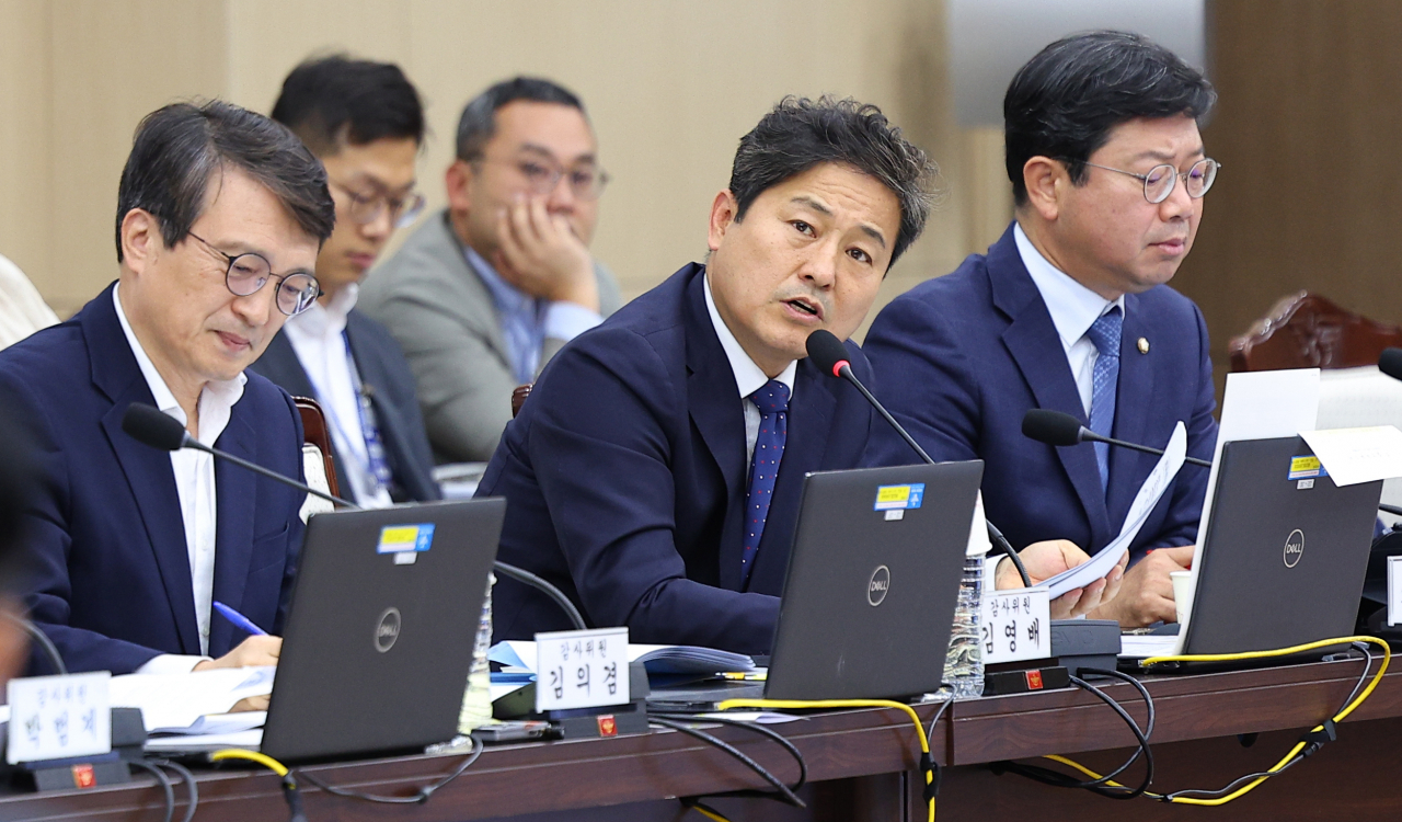지난 16일 오후 서울 용산구 국방부에서 열린 국회 법제사법위원회의 국방부 군사법원에 대한 국정감사에서 더불어민주당 김영배 의원이 질의하고 있다. [연합]