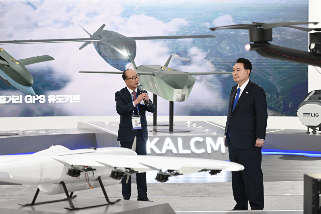尹대통령 “해외에서 K-2전차, K-자주포 이야기 빠지지 않아” 극찬[종합] - 헤럴드경제