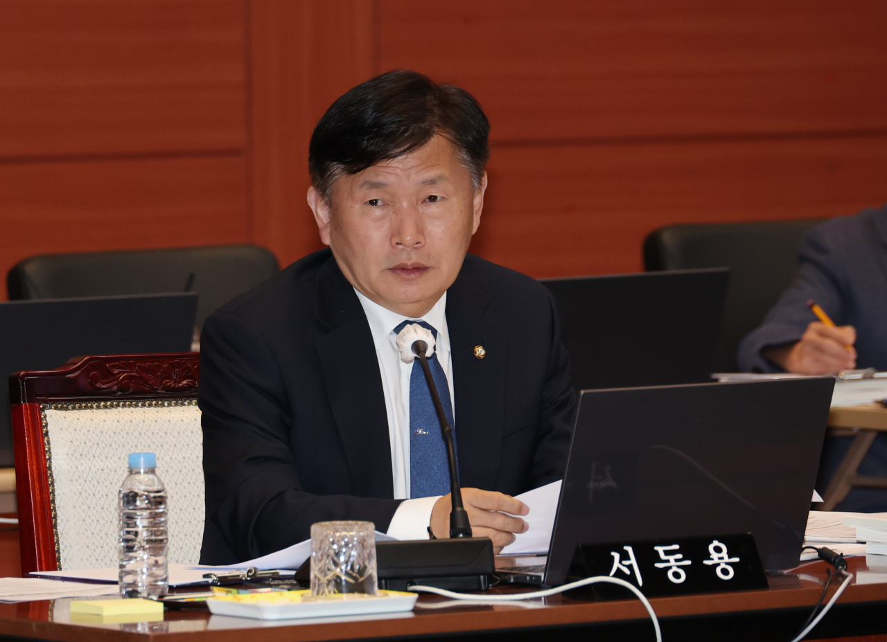 더불어민주당 서동용 의원이 17일 전북대학교에서 전북·광주·전남·제주교육청을 대상으로 열린 국회 교육위원회 국정감사에서 질의를 하고 있다.[연합]
