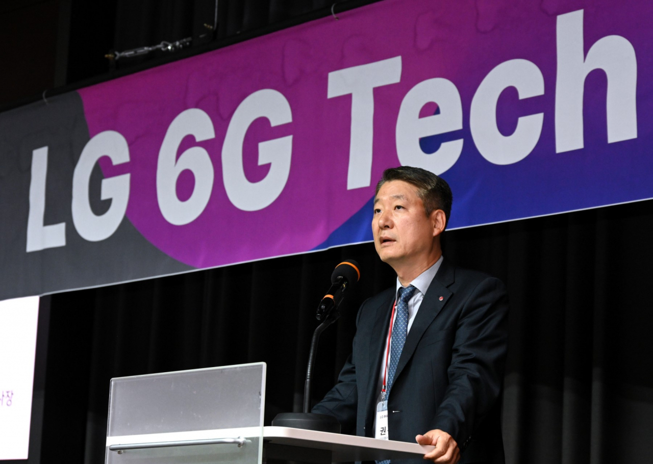 지난 17일 LG사이언스파크서 개최한 ‘6G 테크 페스타(Tech Festa)’에서 권준혁 LG유플러스 네트워크부문장 부사장이 발표하고 있는 모습. [LG유플러스 제공]
