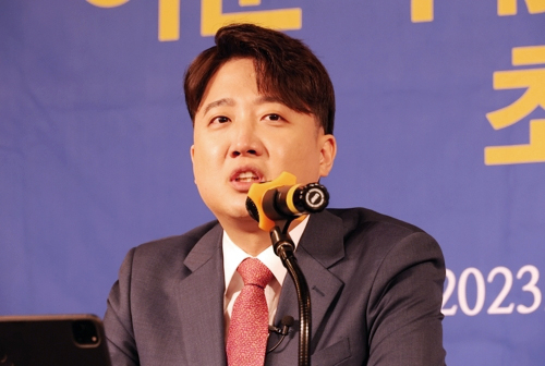 이준석 전 국민의힘 대표가 18일 대구 남구 대구아트파크에서 열린 대구·경북 언론인 모임 아시아포럼21 정책토론회에서 발언하고 있다. 연합뉴스 닫기