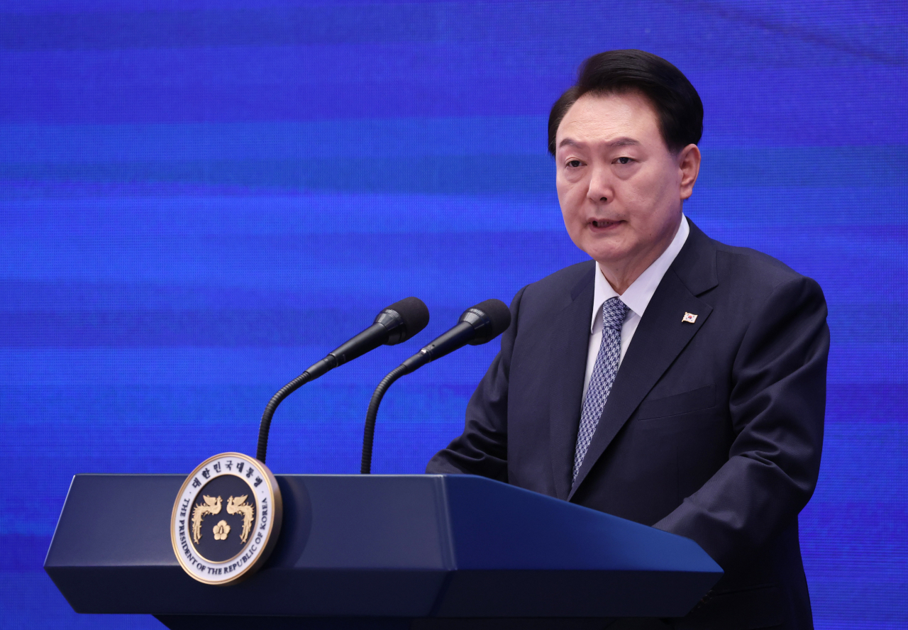 윤석열 대통령이 18일 청와대 영빈관에서 열린 제78주년 경찰의날 기념식에서 축사하고 있다. [연합]