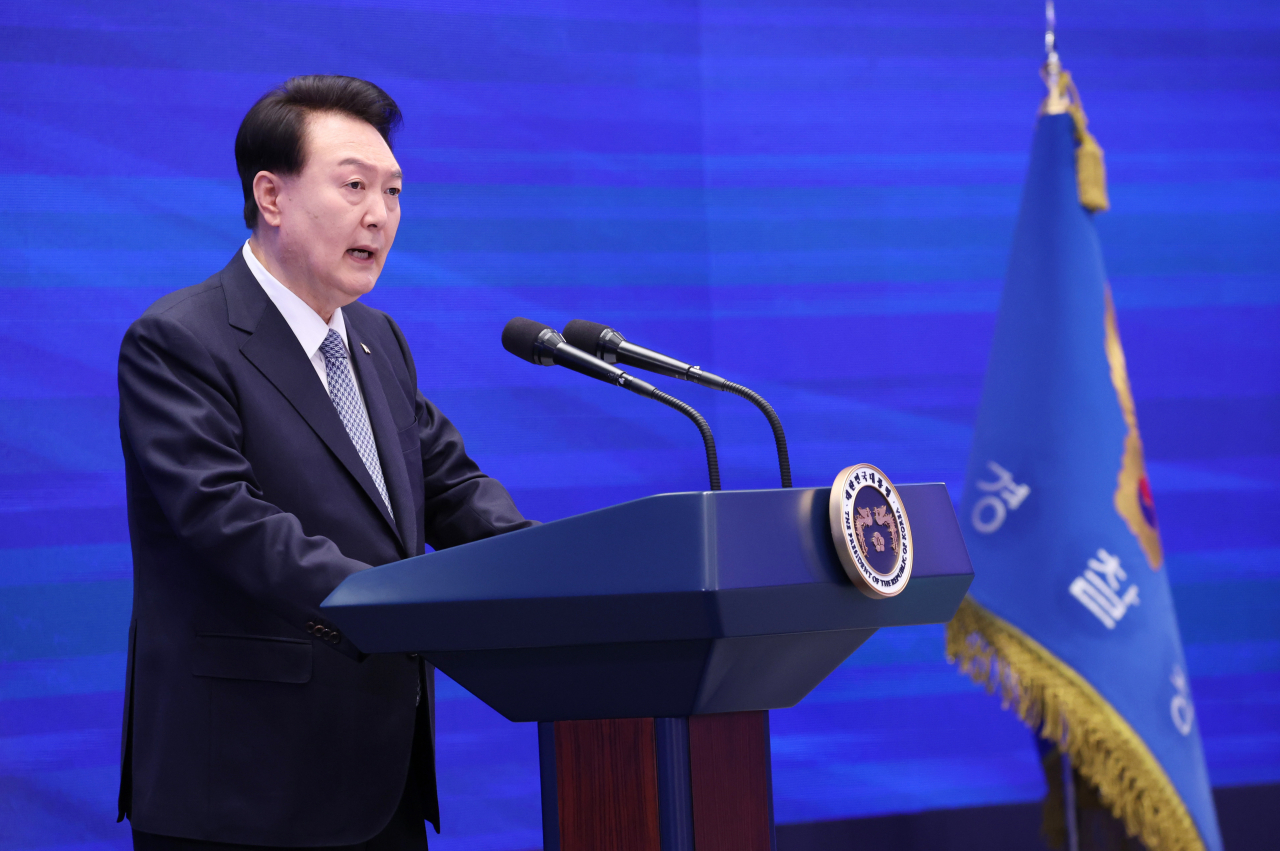 윤석열 대통령이 18일 청와대 영빈관에서 열린 제78주년 경찰의날 기념식에서 축사하고 있다. [연합]