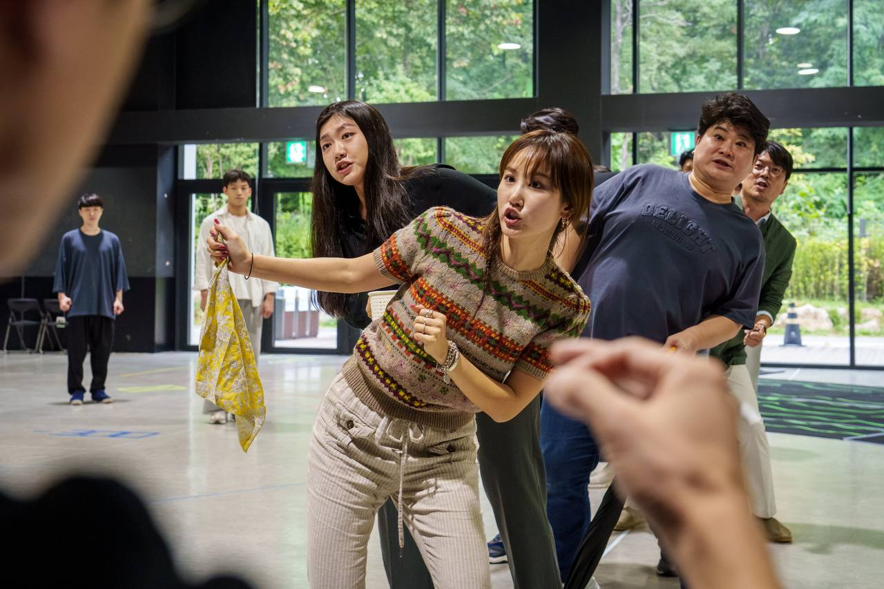 표현진, 박혜상은 한강노들섬클래식의 일환으로 열리는 ‘세비야의 이발사’(10월 21~22일, 노들섬)를 통해 연출자와 주인공 로지나 역할로 만나, 막바지 연습에 한창이다.