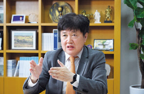 유경준 국민의힘 의원이 13일 서울 여의도 국회 의원회관에서 헤럴드경제와 인터뷰를 하고 있다. [임세준 기자]