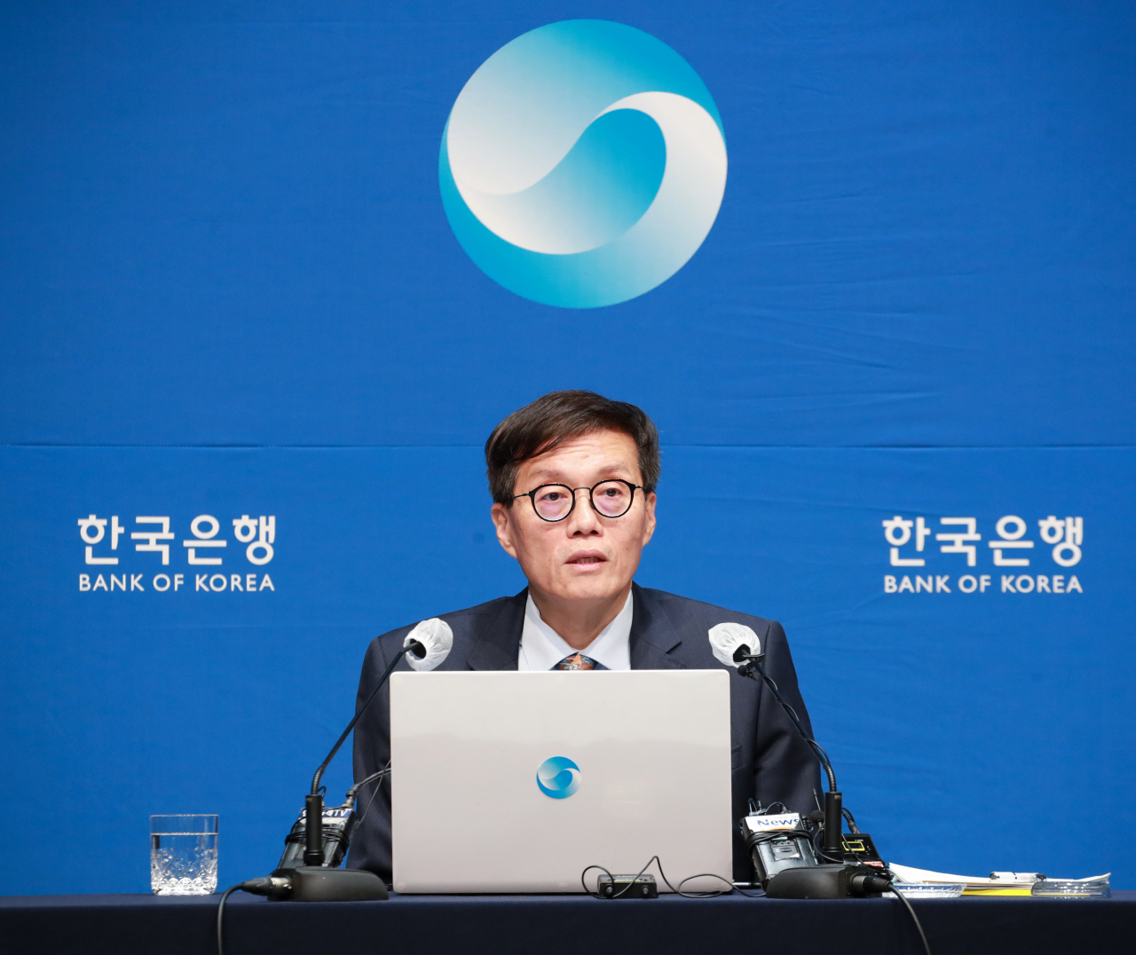 이창용 한국은행 총재가 24일 오전 서울 중구 한국은행에서 열린 통화정책방향 기자간담회에서 발언하고 있다. [사진=한국은행]