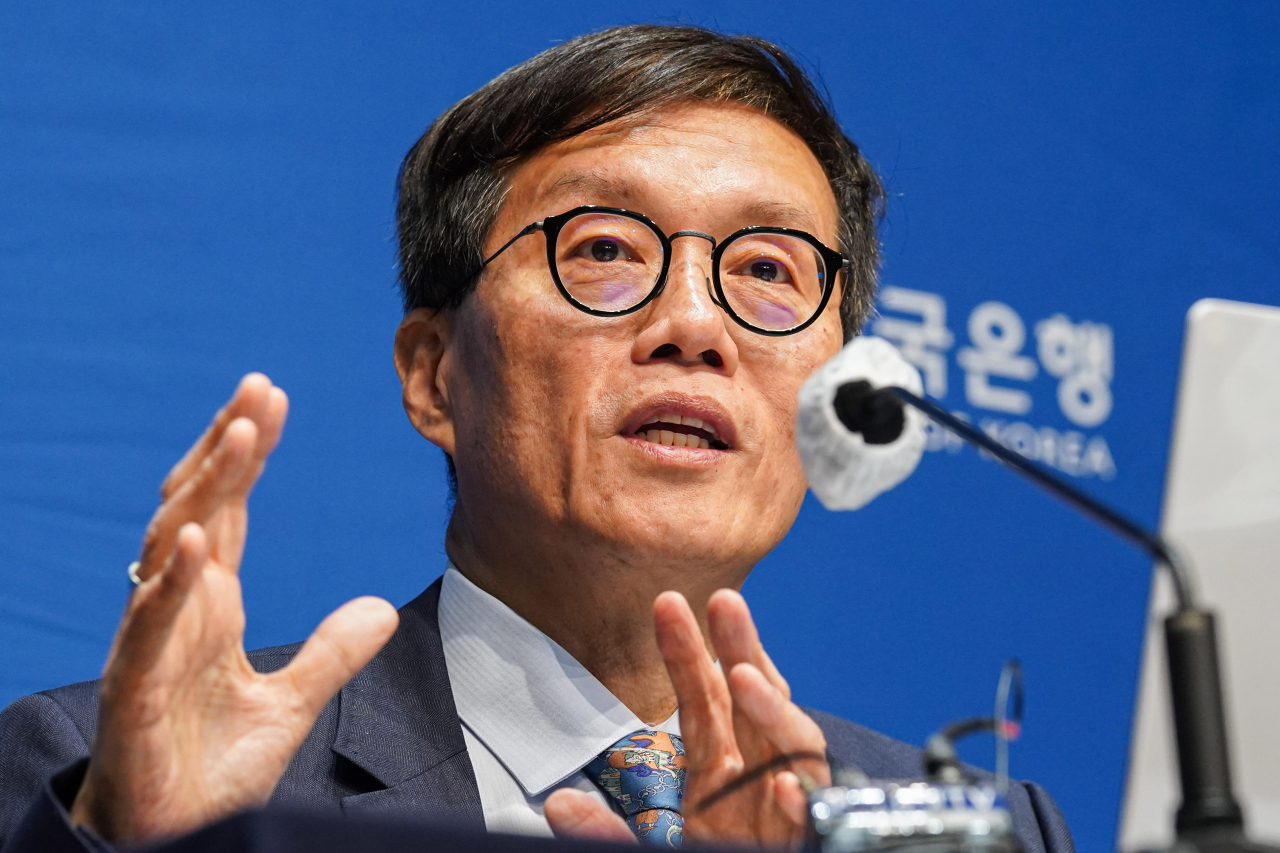 이창용 한국은행 총재가 19일 서울 중구 한국은행에서 열린 10월 금융통화위원회 금리 결정에 대한 기자간담회에서 발언하고 있다. [연합]