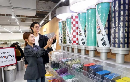 LX하우시스가 20&sim;29일 서울 을지로에서 올해 두번째 팝업 디자인전시 행사를 한다. LX의 다양한 디자인패턴들이 전시돼 있다. [회사 제공]