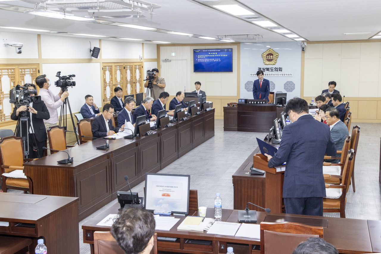 경북도안동의료원장 후보자 인사청문위원회 모습.[경북도의회 제공]