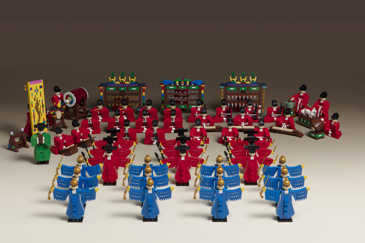 "Jongnyo Jeryeak" by Lego artist Colin Jin (Baek Seol Gi Books)