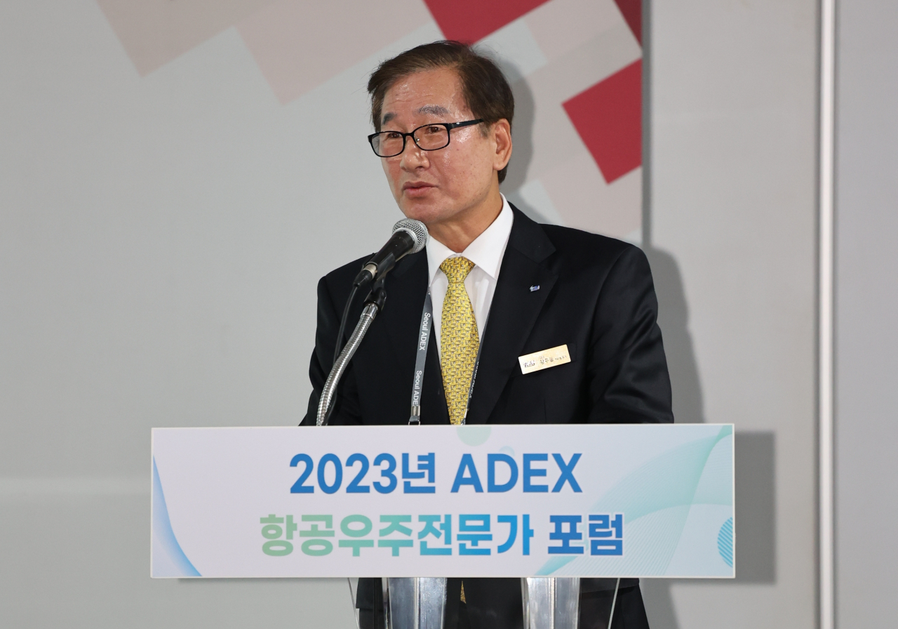 강구영 한국항공우주산업(KAI) 사장이 19일 ‘서울 국제 항공우주 및 방위산업 전시회(ADEX) 2023’ 현장에서 진행된 ‘항공우주 전문가 포럼’에서 환영사를 하고 있다. [KAI 제공]