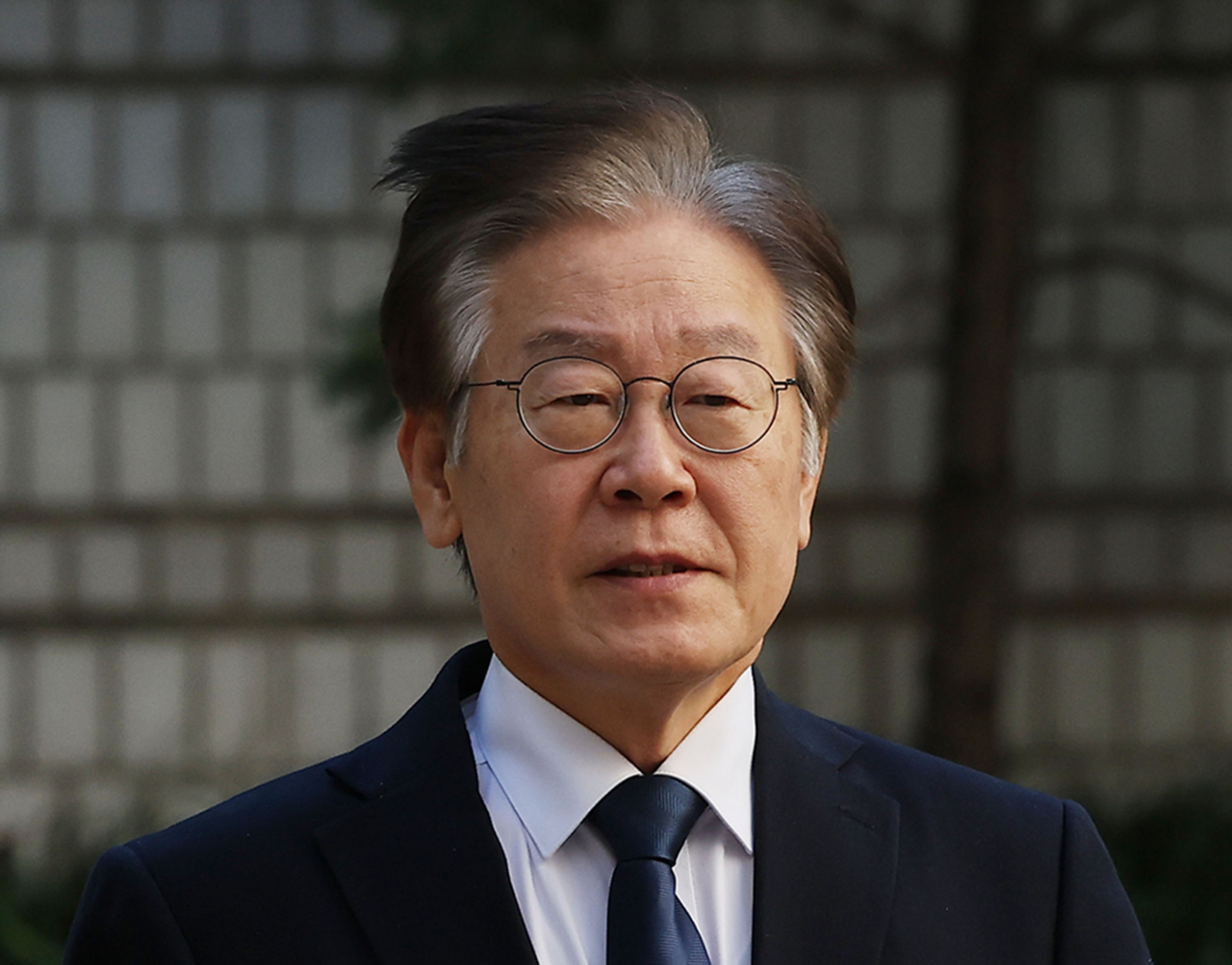 이재명 더불어민주당 대표가 20일 오전 서초구 서울중앙지방법원에서 열린 '대장동 배임·성남FC 뇌물' 관련 1심 3회 공판에 출석하고 있다. [연합]