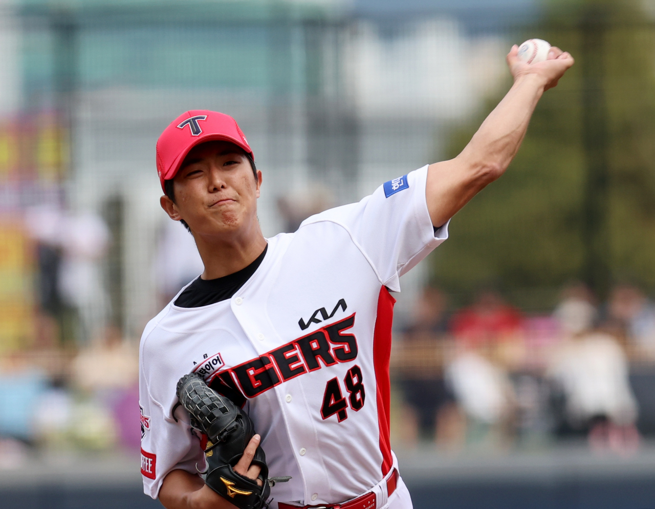 지난 9일 광주기아챔피언스필드에서 열린 프로야구 삼성 라이온즈와 KIA 타이거즈의 경기에서 KIA 선발투수 이의리가 1회에 투구하고 있다. [연합]