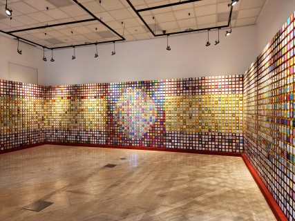 Kang Ik-joong‘s ’Things I Know‘ shows people’s inner voices in Hangeul