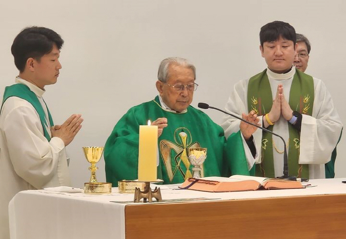 천주교광주대교구가 20일 광주대교구청 성당에서 ‘윤공희 대주교 주교성성 60주년 축하미사’를 열고 있다.[천주교광주대교구 제공]