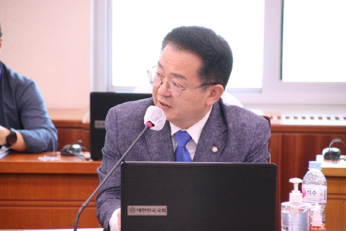 국정감사에서 질의하고 있는 이용빈 국회의원[이용빈 의원실 제공]