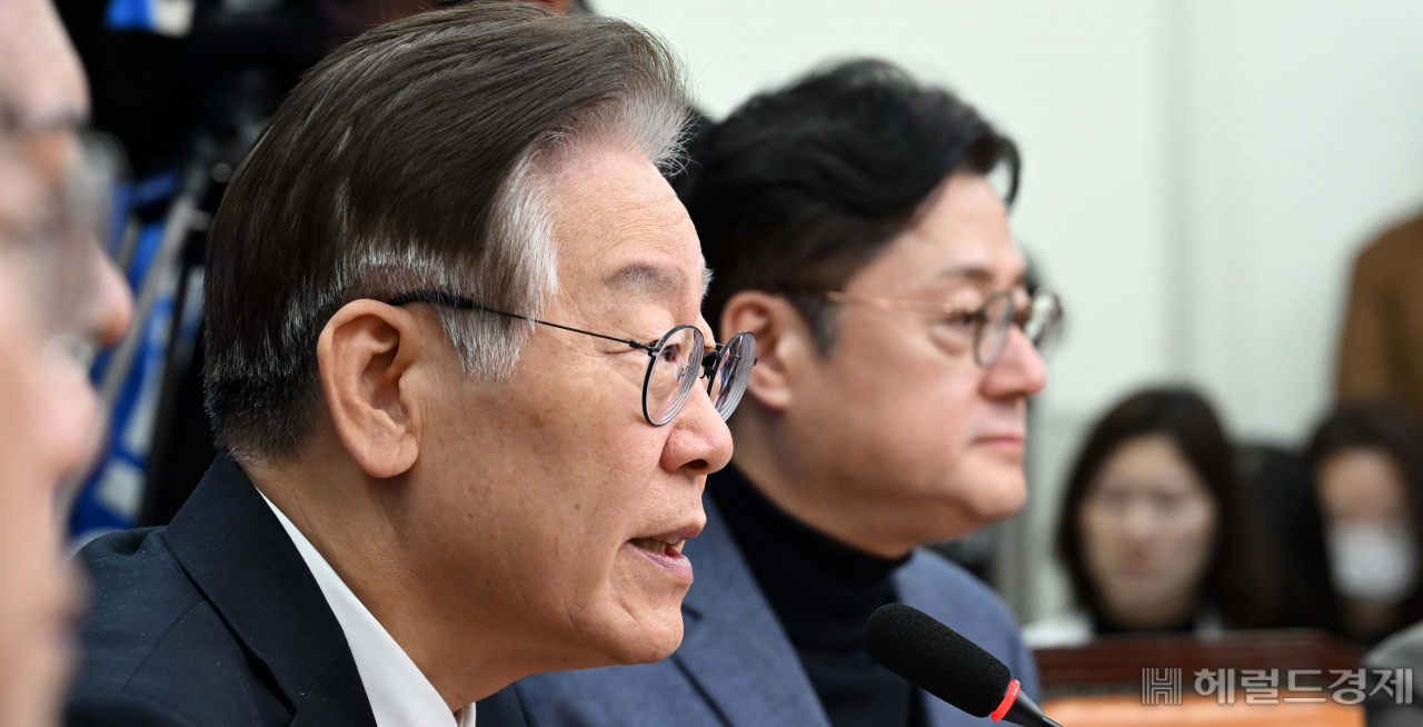 이재명 더불어민주당 대표가 23일 오전 서울 여의도 국회에서 열린 최고위원회의에 참석해 모두발언을 하고 있다. 이상섭 기자