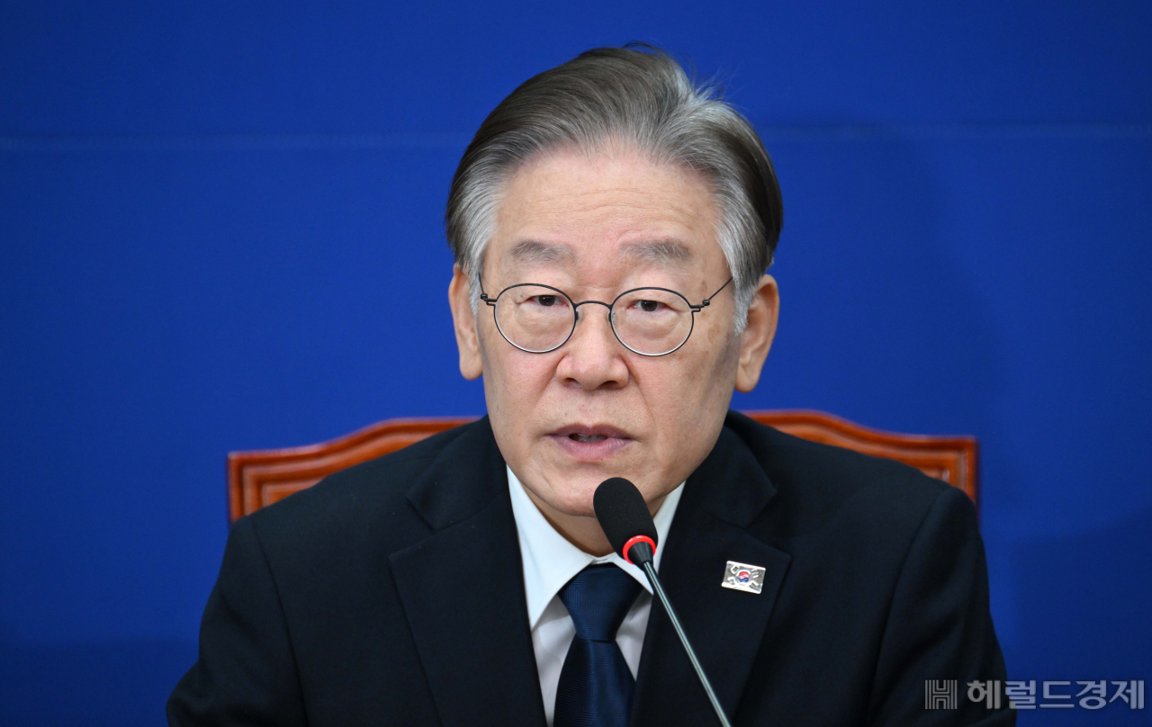 이재명 더불어민주당 대표가 23일 오전 서울 여의도 국회에서 열린 최고위원회의에 참석해 모두발언을 하고 있다. 이상섭 기자