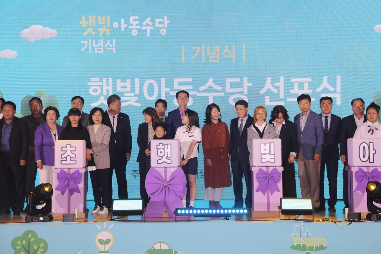 신안군은 2018년 신재생에너지 개발이익 공유정책 발표 후 10월에 햇빛연금이 100억원을 돌파한다고 밝혔다