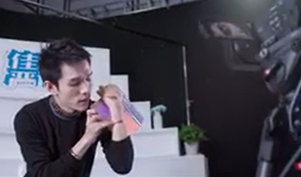 중국의 한 온라인 생방송 모습