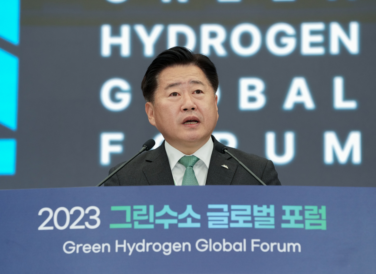 오영훈 제주지사가 지난달 23일 오후 제주국제컨벤션센터에서 열린 2023 그린수소 글로벌 포럼 개회식에서 환영사를 하고 있다. [제주도청 제공]