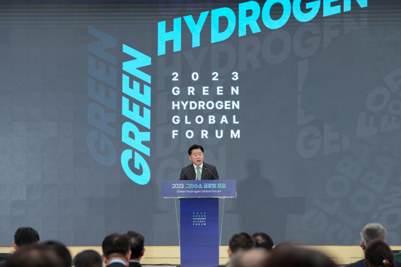 오영훈 제주지사가 23일 오후 제주국제컨벤션센터에서 열린 2023 그린수소 글로벌 포럼 개회식에서 환영사를 하고 있다. [제주도청 제공]