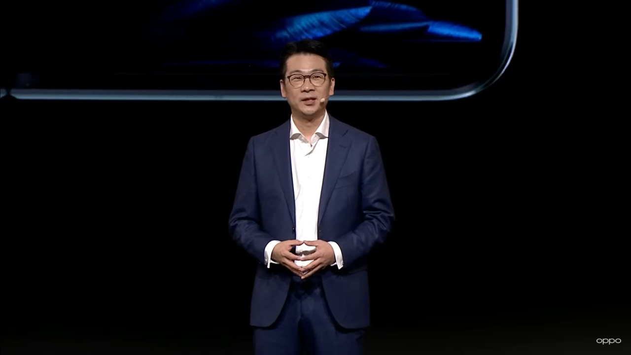 중국 오포(OPPO)의 스마트폰사업을 이끌고 있는 피터 리(Peter Lee)가 최신 폴더블폰 ‘파인드 N3’를 소개하고 있다. [유튜브 ‘OPPO’ 캡처]