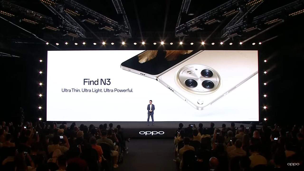 중국 오포(OPPO)의 스마트폰사업을 이끌고 있는 피터 리(Peter Lee)가 최신 폴더블폰 ‘파인드 N3’를 소개하고 있다. [유튜브 ‘OPPO’ 캡처]