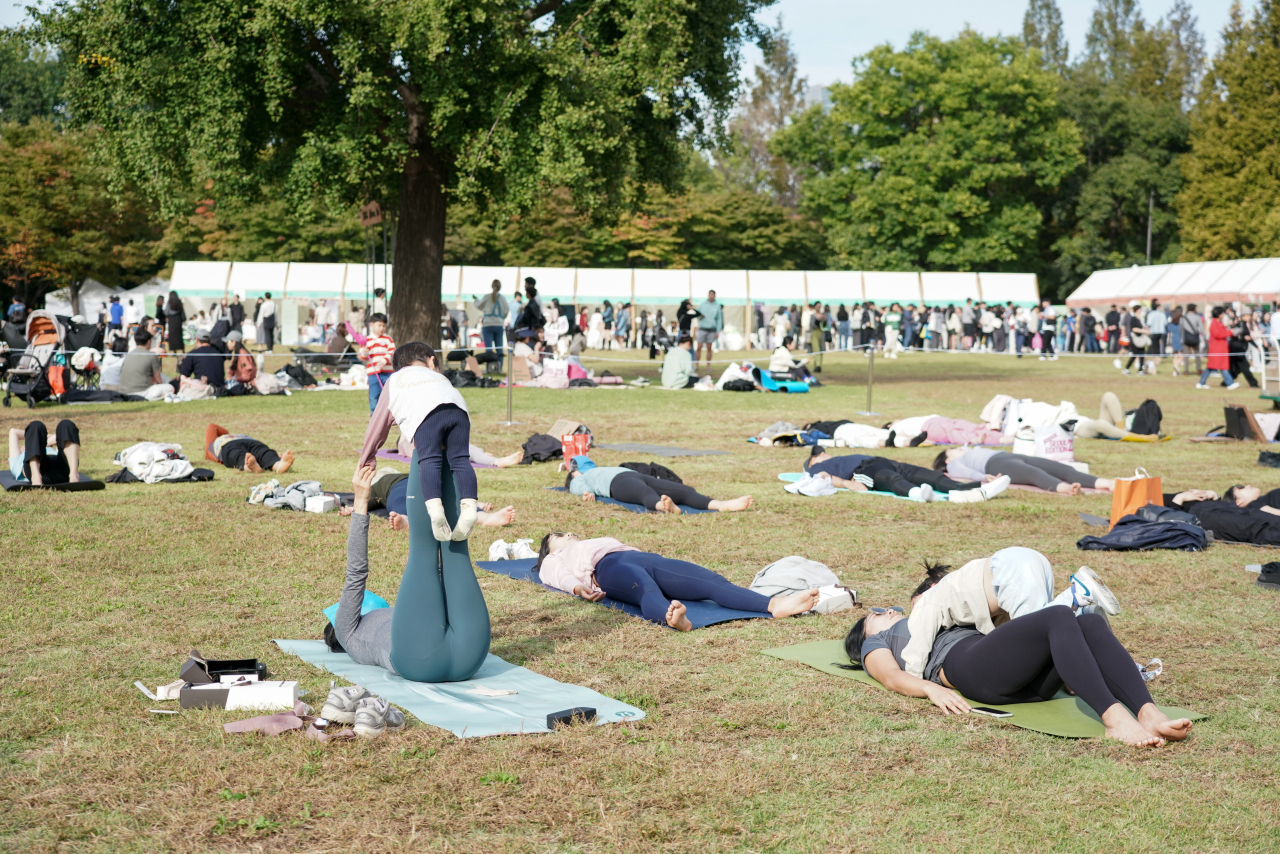 서울관광재단과 서울시는 시민들의 웰니스(Wellness:웰빙을 위한 최적의 건강 상태)에 대한 인지도를 높이기 위해 올해 처음 개최한 서울웰니스위크에 오프라인 2만명, 온라인 2만6000명 등 4만6000명이 참가했다고 24일 밝혔다. [서울시 제공]