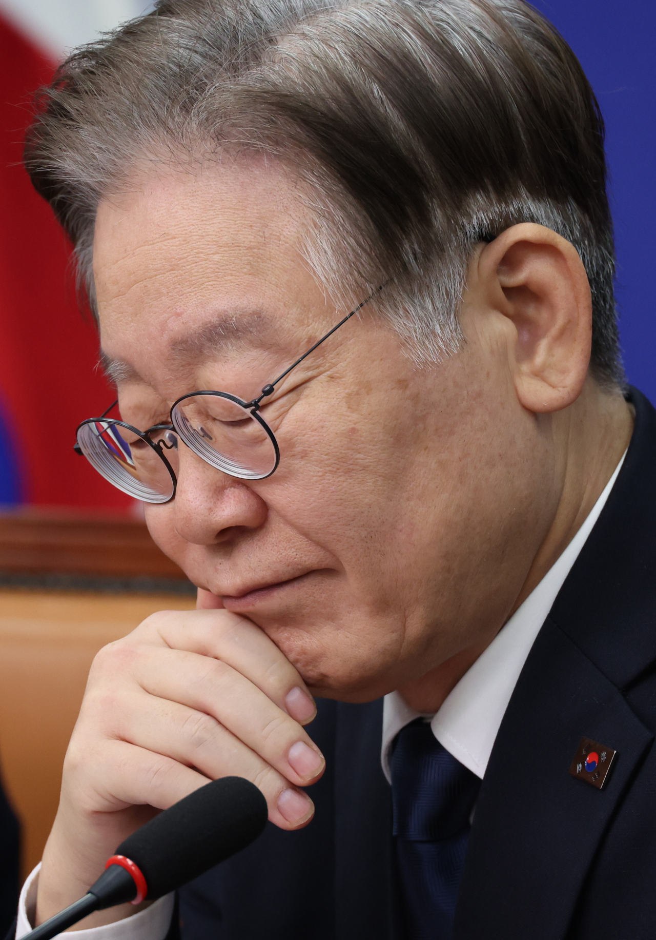 이재명 더불어민주당 대표가 23일 국회에서 열린 최고위원회의에서 생각에 잠긴 듯한 표정을 짓고 있다. [연합]