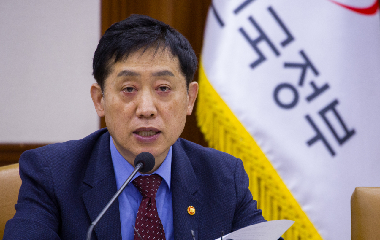 김주현 금융위원장이 6일 오전 서울 종로구 정부서울청사에서 열린 비상 경제 장관회의에서 발언하고 있다. [연합]