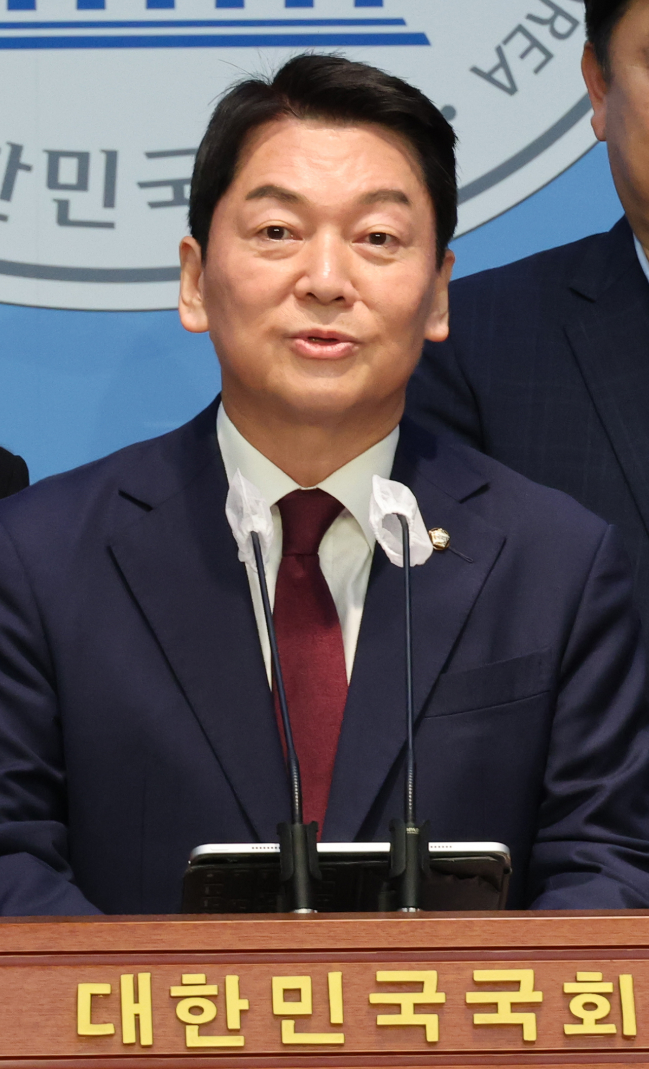 안철수 국민의힘 의원이 16일 국회에서 이준석 전 대표 제명 촉구 기자회견을 하고 있다. [연합]