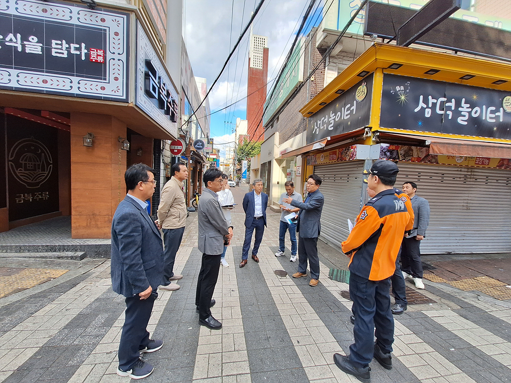 대구시는 지난 11일 동성로 클럽골목에서 핼러윈 데이 인파사고 대비 현장 사전점검을 실시했다.[대구시 제공]