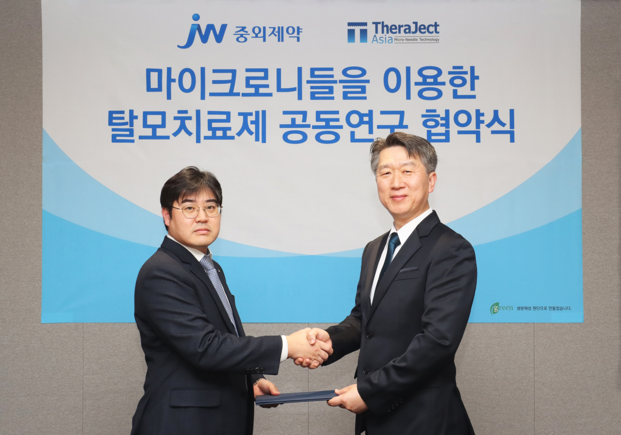 JW중외제약과 테라젝아시아의 공동연구 협약 체결 모습[JW중외제약 제공]