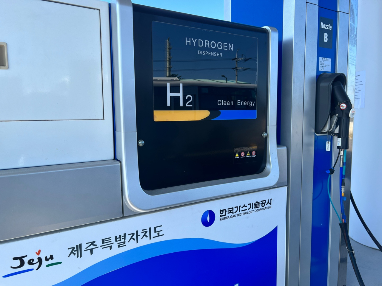 제주 함덕리 그린수소 충전소 내 충전설비. 박상현 기자