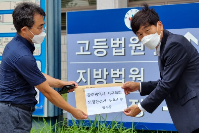 김옥수 의원(오른쪽)