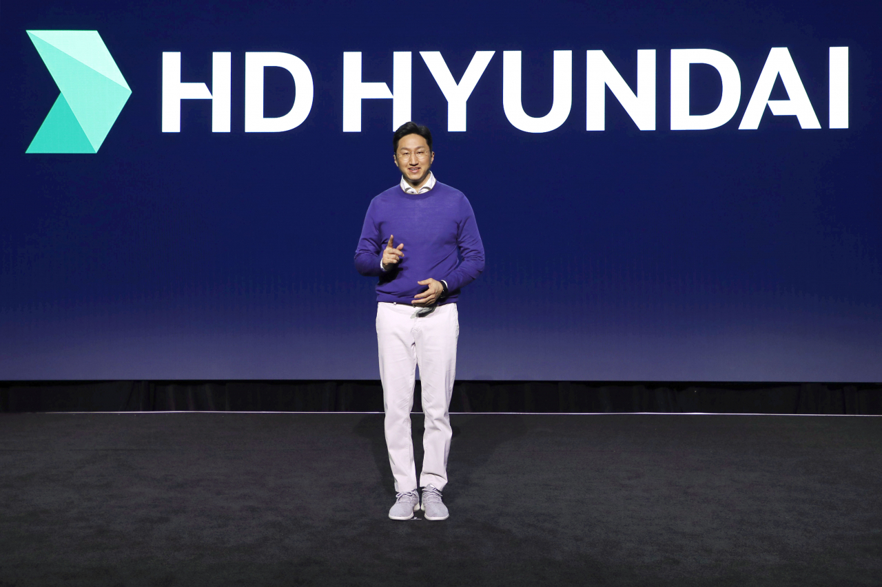정기선 HD현대 사장이 올해 1월 미국 라스베이거스 만달레이베이에서 열린 CES 2023 프레스 콘퍼런스에서 그룹의 비전인 ‘바다 대전환’을 소개하는 모습 [HD현대 제공]