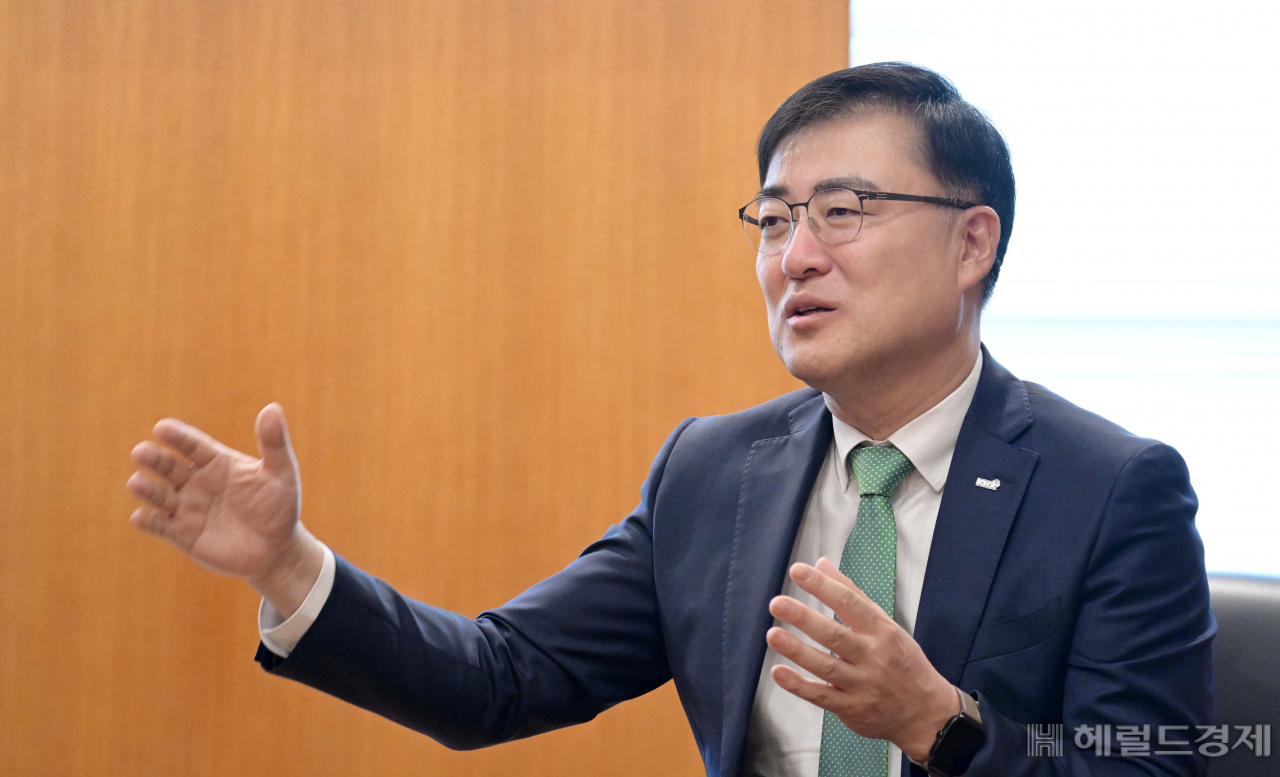 손병두 한국거래소 이사장이 지난 6일 오후 서울 영등포구 한국거래소 서울사무소에서 헤럴드경제와 인터뷰를 하고 있다. 이상섭 기자