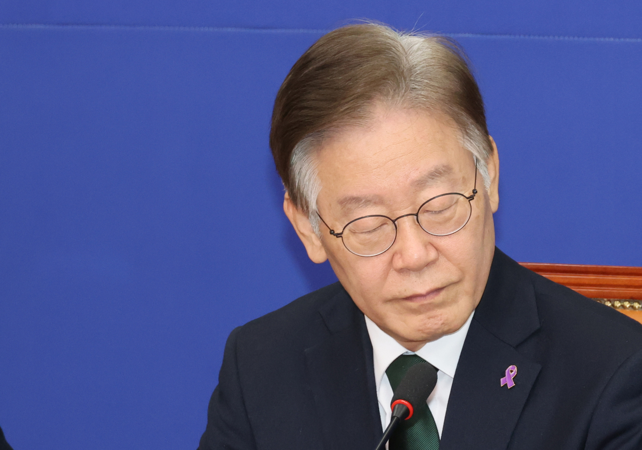 더불어민주당 이재명 대표가 27일 국회 당 사무실에서 최고위원회의를 하고 있다. 연합뉴스
