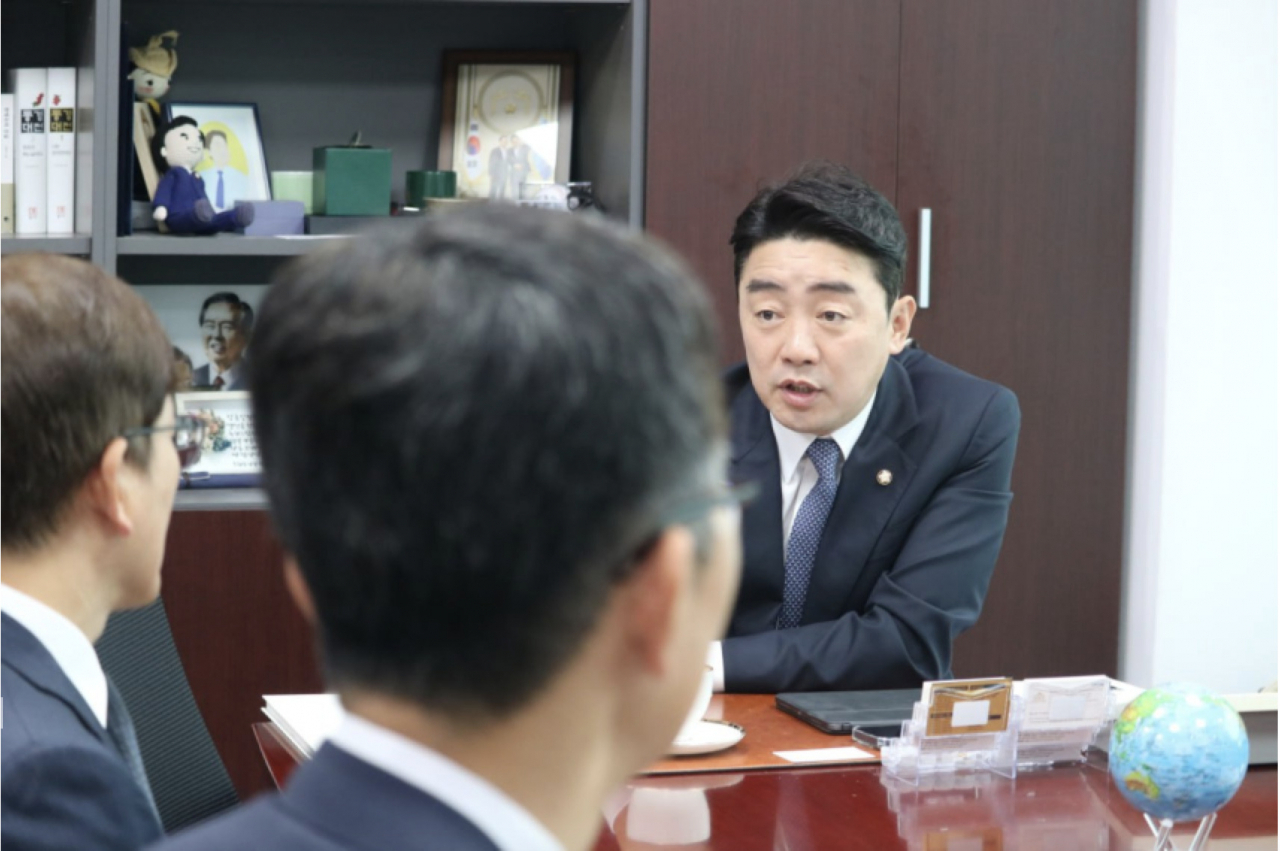 강훈식 더불어민주당 의원이 26일 국회 의원회관에서 현대해상과 좌담회를 갖고 있다. [강훈식 의원실 제공]