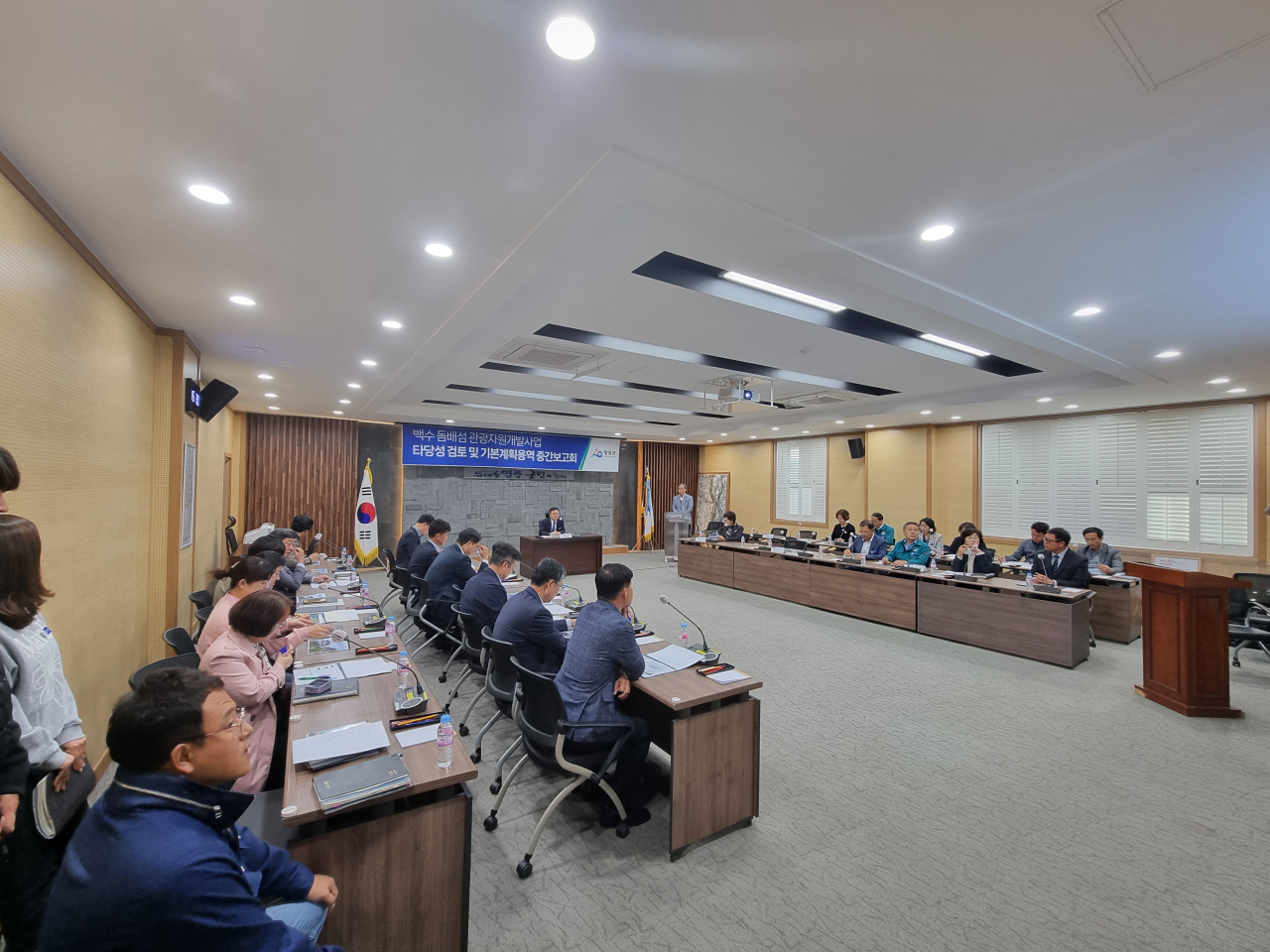 영광군은 백수 돔배섬 관광자원개발사업 타당성 검토와 기본용역중간보고회를 개최했다고 27일 밝혔다