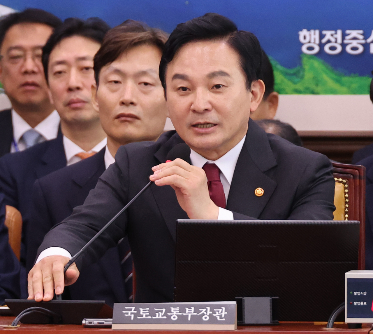 원희룡 국토교통부 장관이 27일 국회 국토교통위원회 국정감사에서 답변하고 있다. [연합]