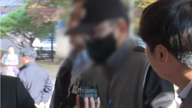 27일 영장실질심사에 출석한 A씨는 기자들의 질문에 "죄송하다"고 답했다. [YTN 갈무리]