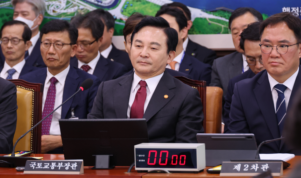원희룡 국토교통부 장관이 27일 국회 국토교통위원회 국정감사에 출석해 있다. [연합]