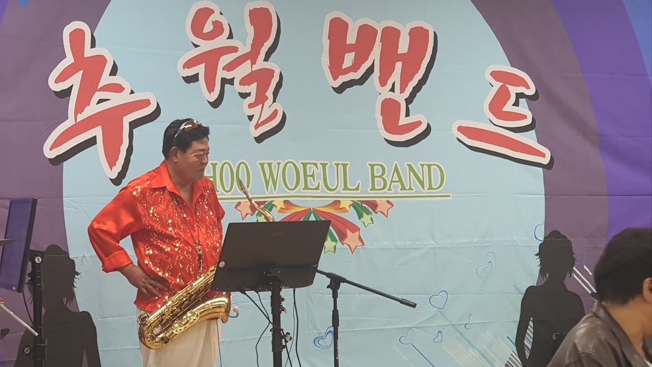 담양을 대표하는 추월산에서 밴드명을 지은 추월밴드는 순수 아마추어 밴드로 기타, 드럼, 섹소폰 등 수준높은 음악을 선보였다. 서인주 기자