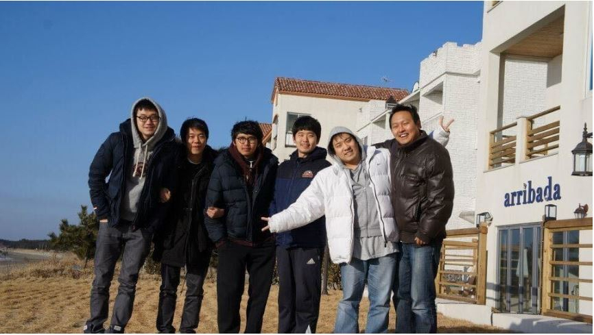 백승욱 의장(맨 오른쪽)을 포함한 루닛의 공동 창업자 6인의 2013년 창업 전 모습. [루닛 제공]