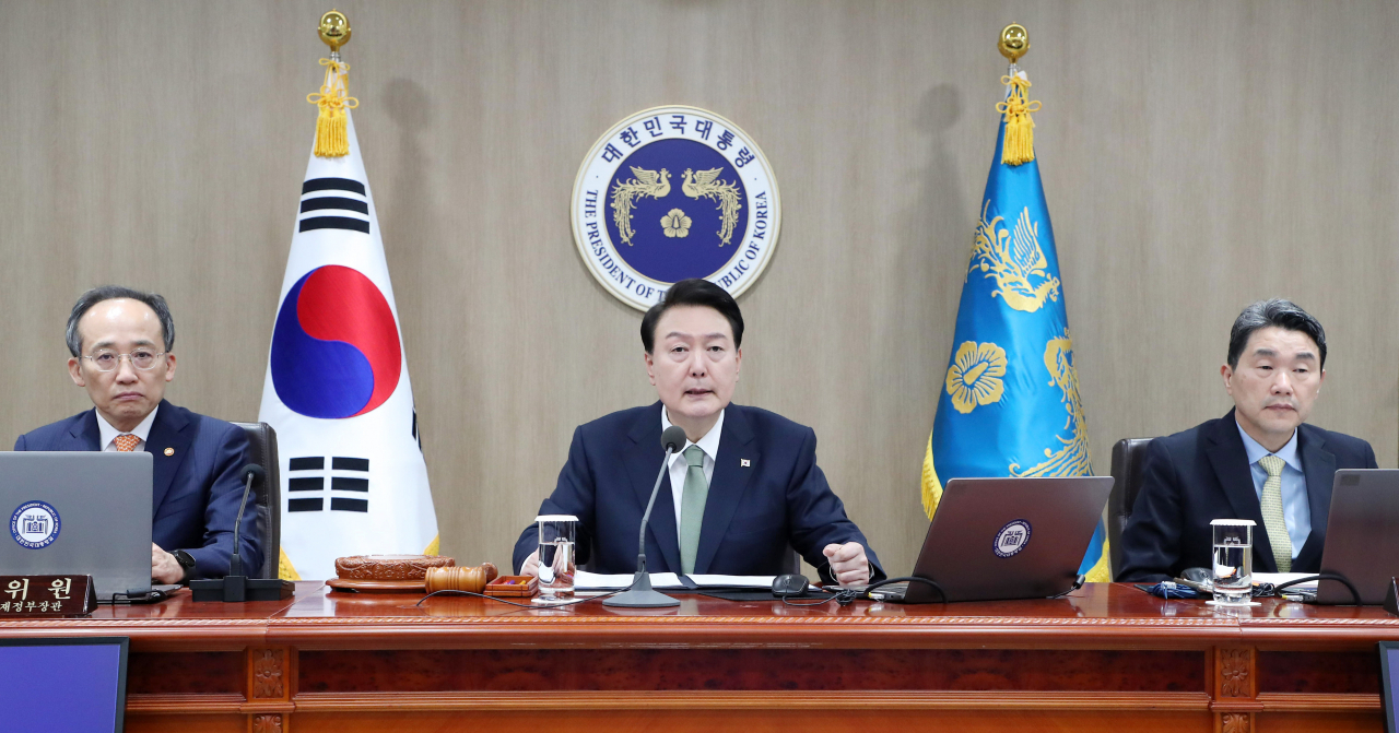 윤석열 대통령이 30일 서울 용산 대통령실 청사에서 열린 국무회의에서 발언하고 있다. [연합]
