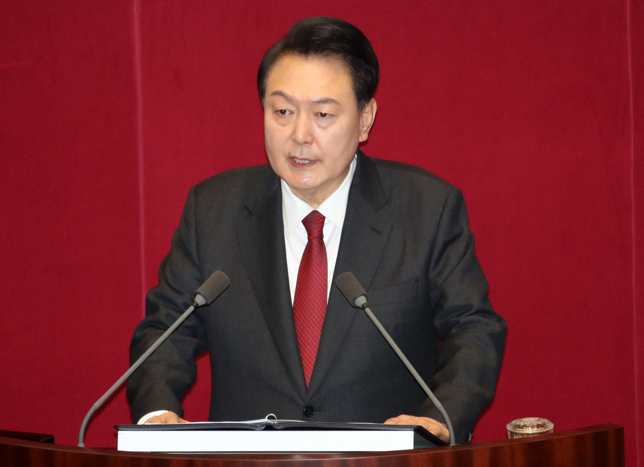 윤석열 대통령이 31일 서울 여의도 국회 본회의장에서 2024년도 예산안에 대한 시정연설을 하고 있다. [연합]