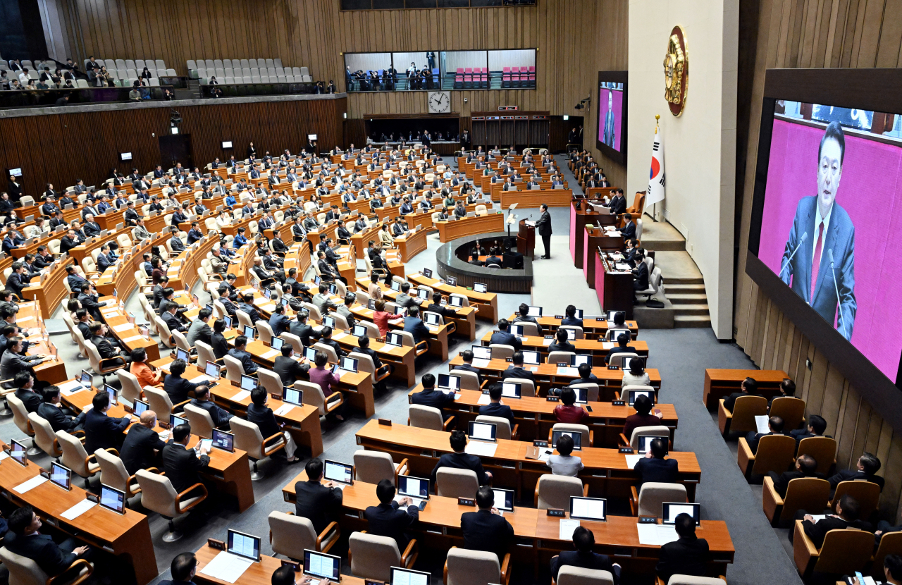 윤석열 대통령이 31일 국회에서 2024년도 예산안 및 기금운용계획안 시정 연설을 하고 있다. [연합]