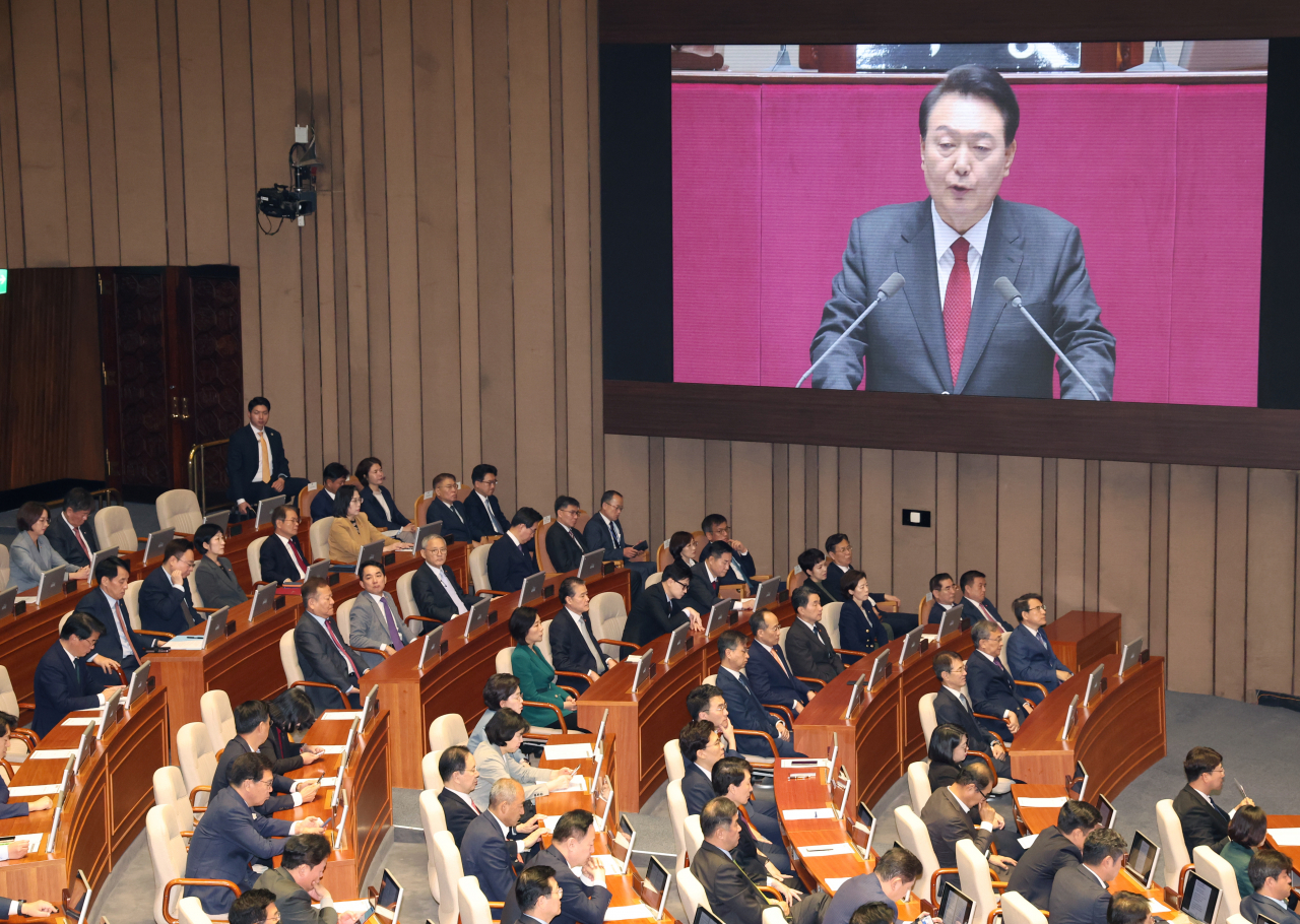 윤석열 대통령이 31일 오전 국회에서 내년도 정부 예산안에 대한 시정연설을 하고 있다. [연합]